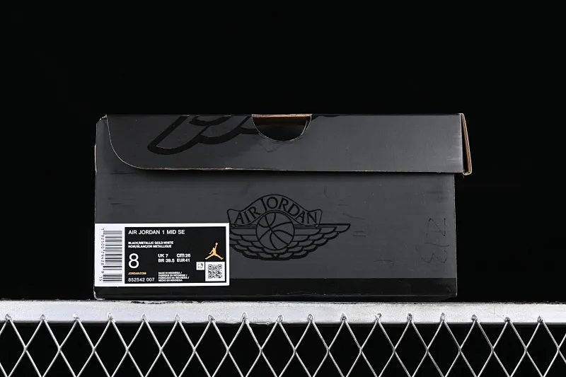 All categories Air Jordan Jordan series basketball shoes Air Jordan 1 Mid Air Jordan 1 Mid SE AJ1 Joe 1 small black gold patent leather mid-top basketball shoes 852542-007